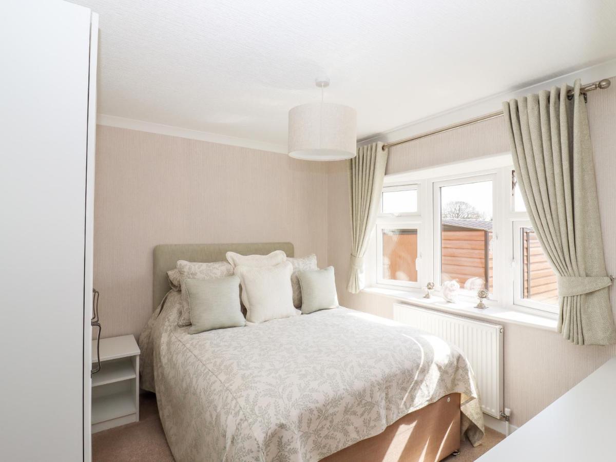 12 Bucklesham Park Villa Ipswich Dış mekan fotoğraf